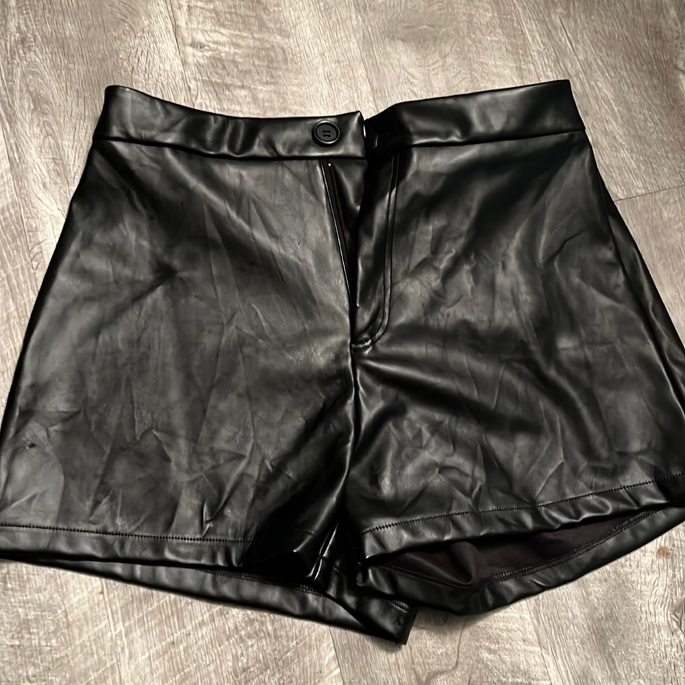 LEATHER SHORTS HIGH WAISTED SIZE L